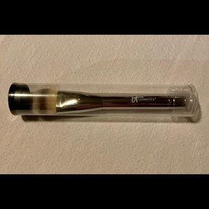 It cosmetics foundation brush